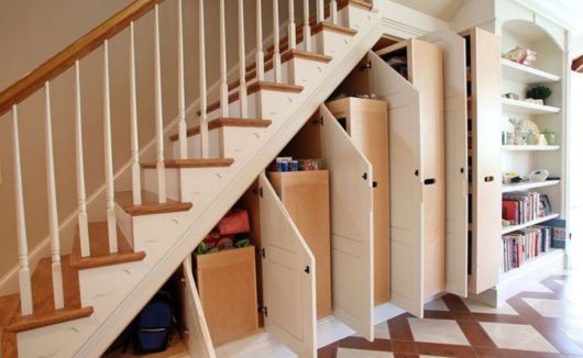 Escada com armário