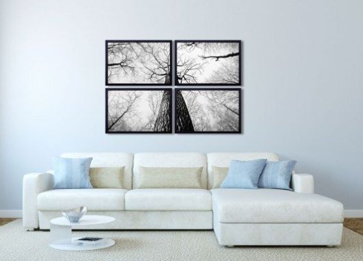 Quatro quadros que ao se juntarem mostrar a fotografia de uma árvore em preto e branco