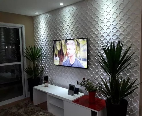 revestimento de parede da sala em 3d com televisão de tela plana e plantas de apartamento na decoração