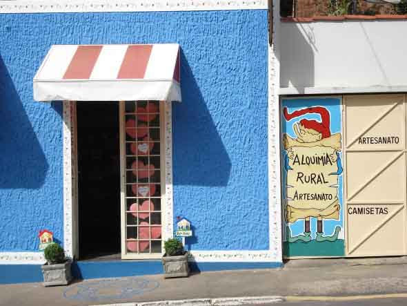 fachada de loja pequena azul