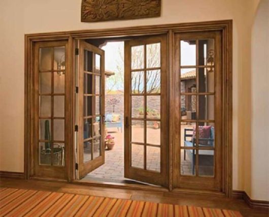 porta francesa de madeira em casa rústica