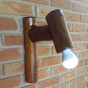 Modelo de madeira de parede com lâmpada embutida