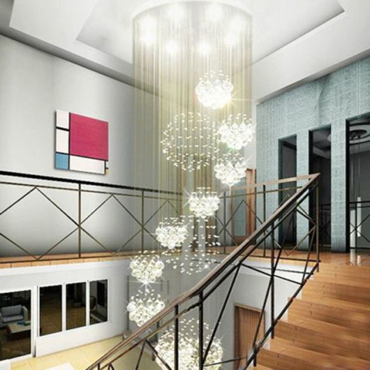 lustre para escada com decoração moderna