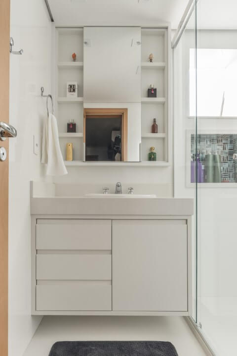 Espelho para banheiro simples com prateleiras