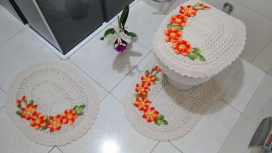 Tapete de crochê para banheiro com flores