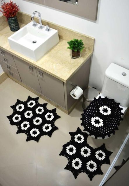 Tapete de crochê para banheiro preto