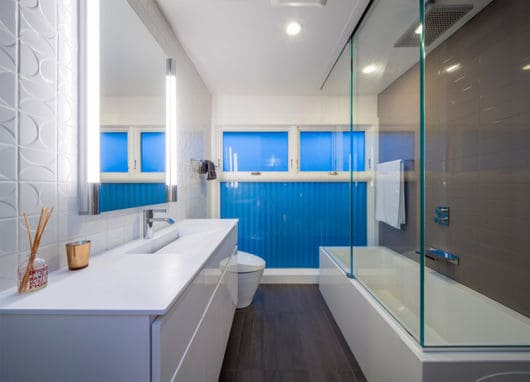 banheiro moderno com corian