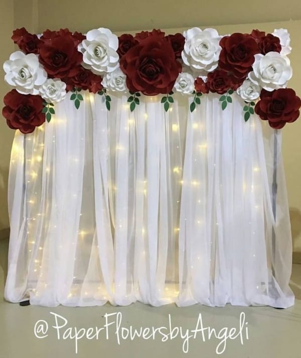 Inspiração de flores com cortina branca