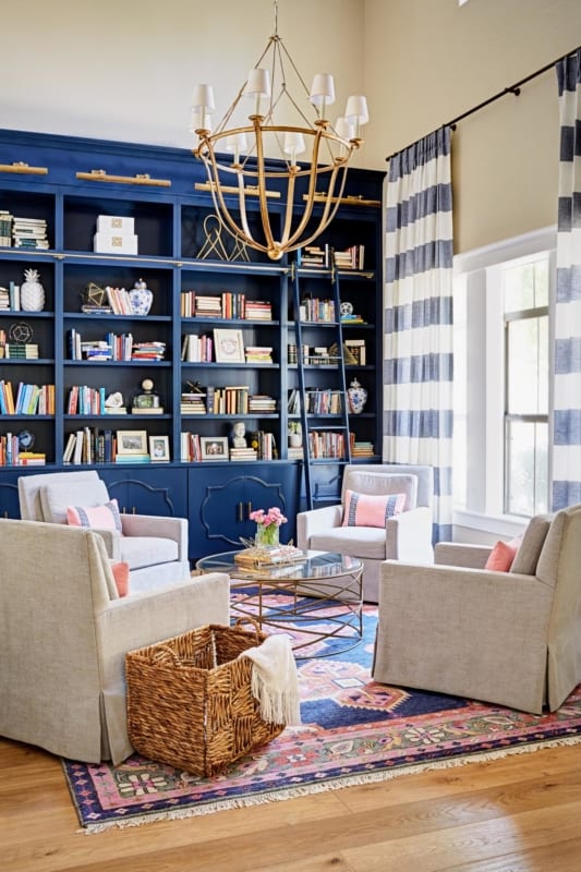 biblioteca azul na sala