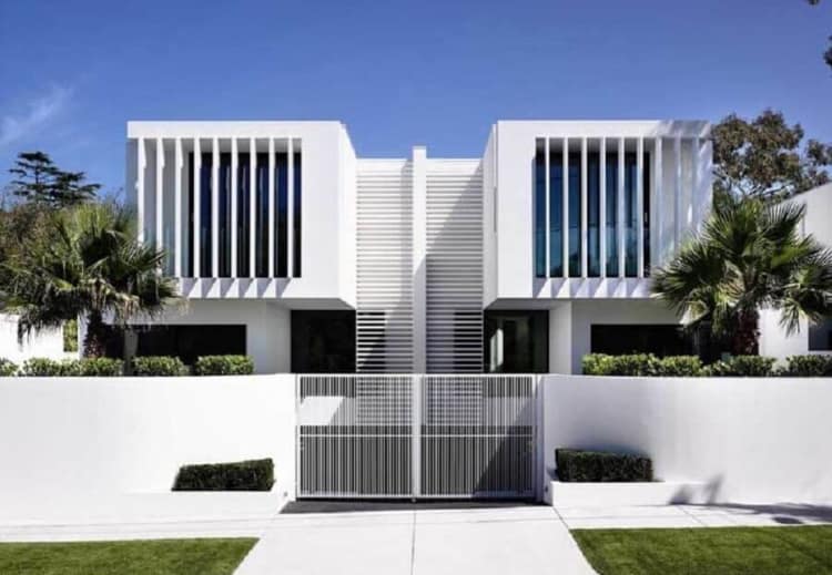 casa de estilo geminado com fachada moderna 17