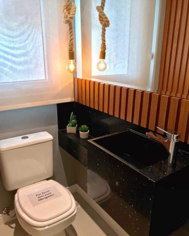 Banheiro pequeno reformado