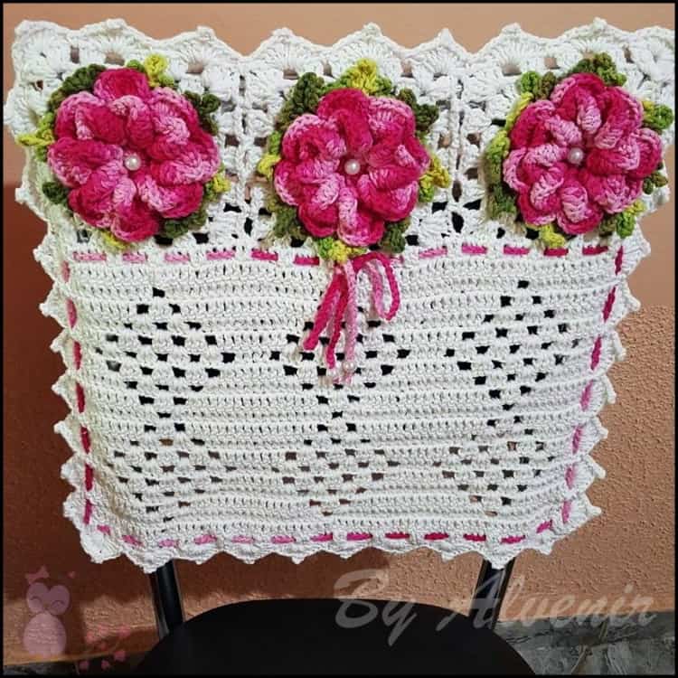capa de crochê para cadeira com trabalhado de flores 13