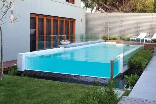Modelo de piscina de vidro