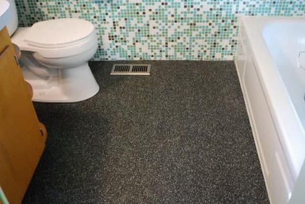 Outro tipo de piso antiderrapante para banheiro