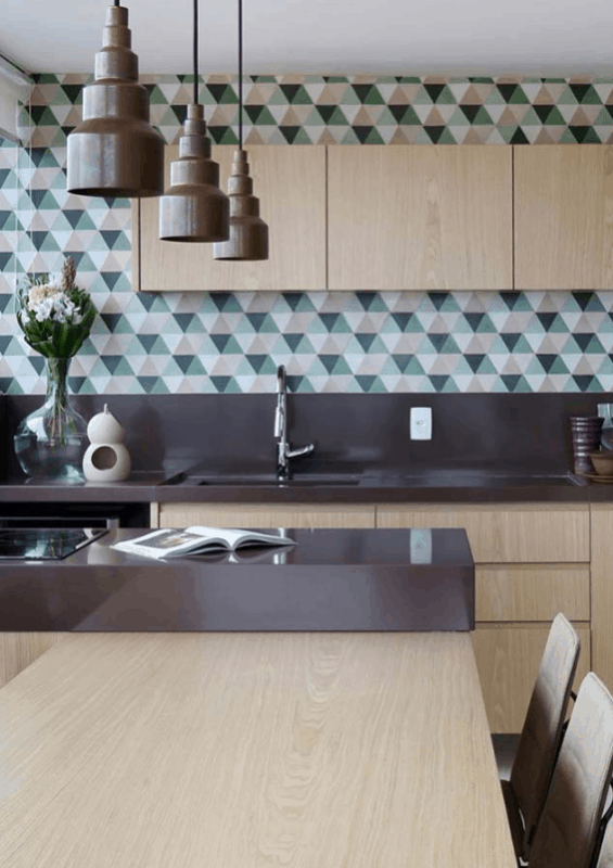 Cozinha decorada com granito marrom absoluto