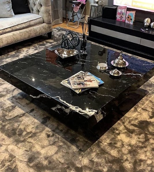 mesa de centro moderna em mármore negro