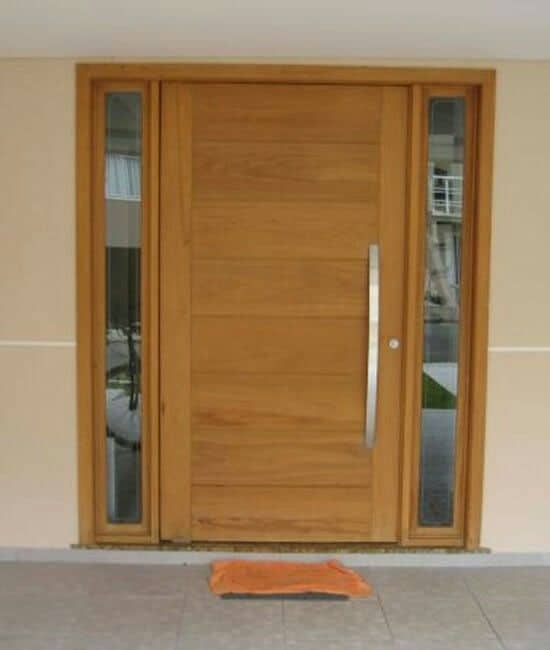 porta de madeira com vidro lateral 1