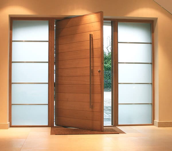 porta de madeira com vidro para sala