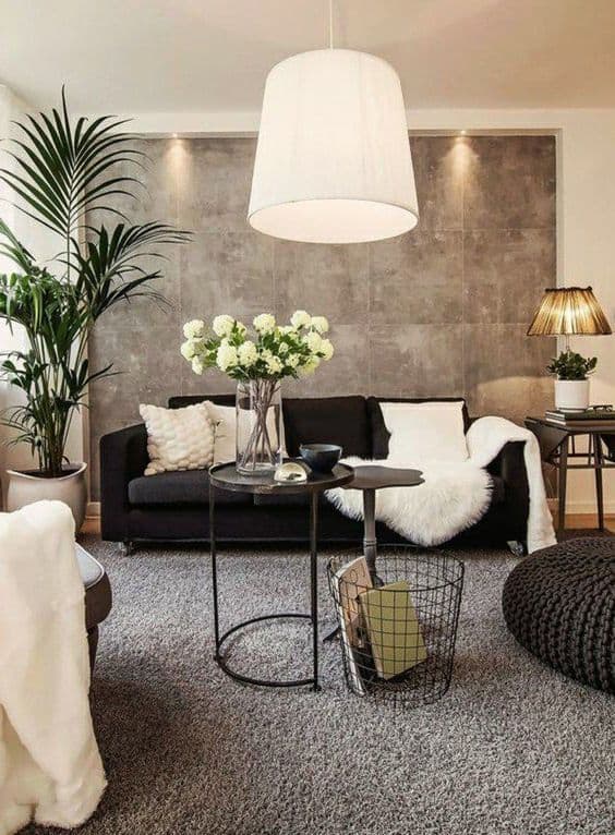 sala de estar moderna com sofá preto