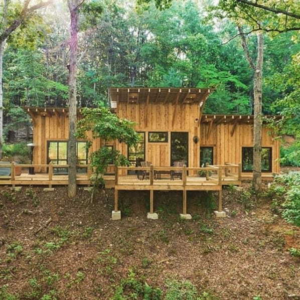 casa na floresta estilo cabana de madeira