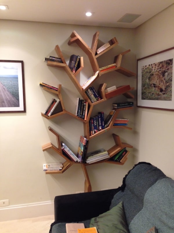 estante moderna de madeira para livros