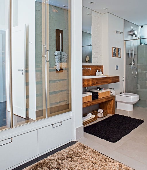 Closet com banheiro integrado oferecem uma praticidade incrivel