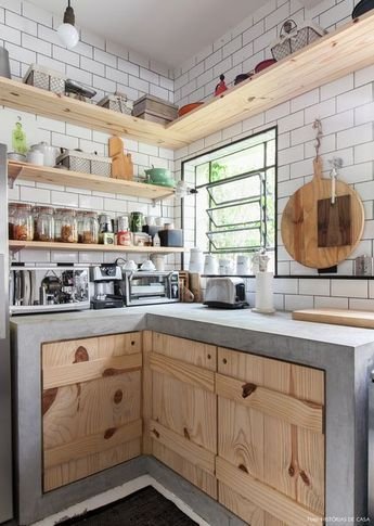 Cozinha rustica e simples em ambiente pequeno