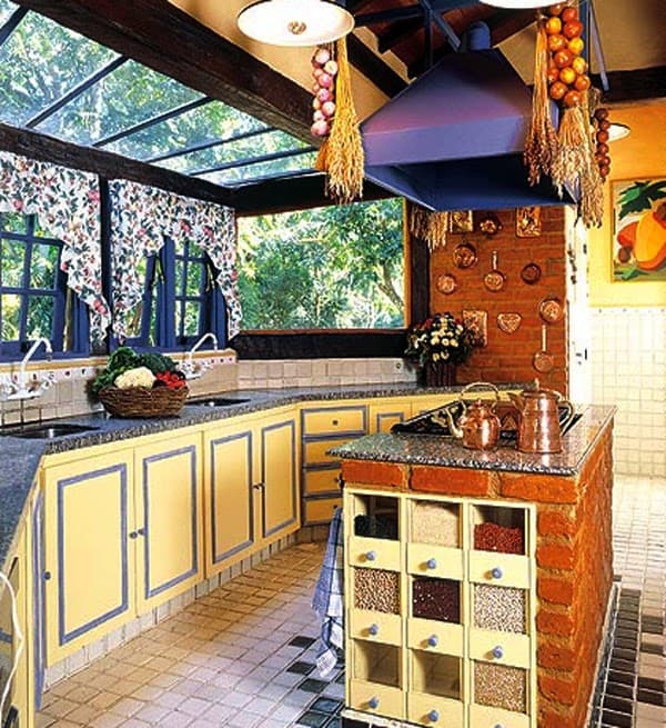 Tons coloridos na cozinha rustica