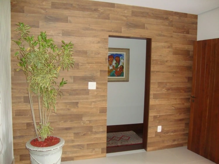 papel de parede imitando tabuas de madeira na parede