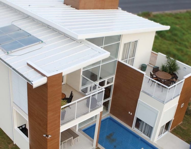 casa moderna com telhado moderno de telha termoacustica