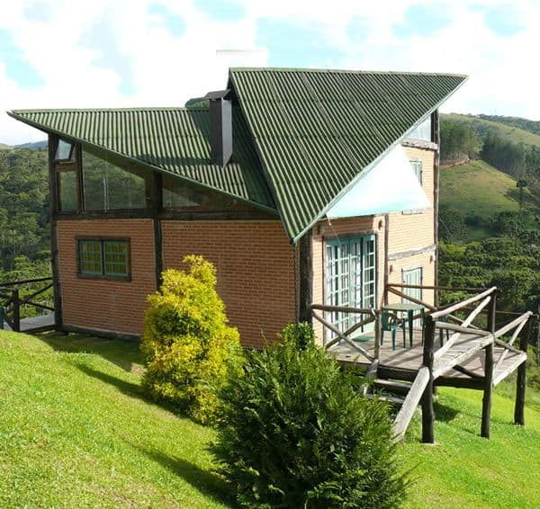 casa com telhado ecologico moderno