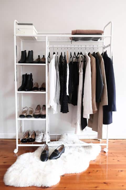 closet aramado branco e simples