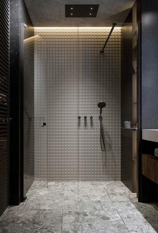 banheiro moderno com chuveiro de teto embutido