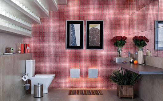 banheiro moderno em cinza e vermelho