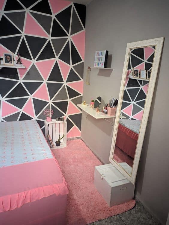 quarto feminino simples com tapete rosa