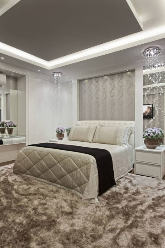 quarto de luxo com tapete felpudo