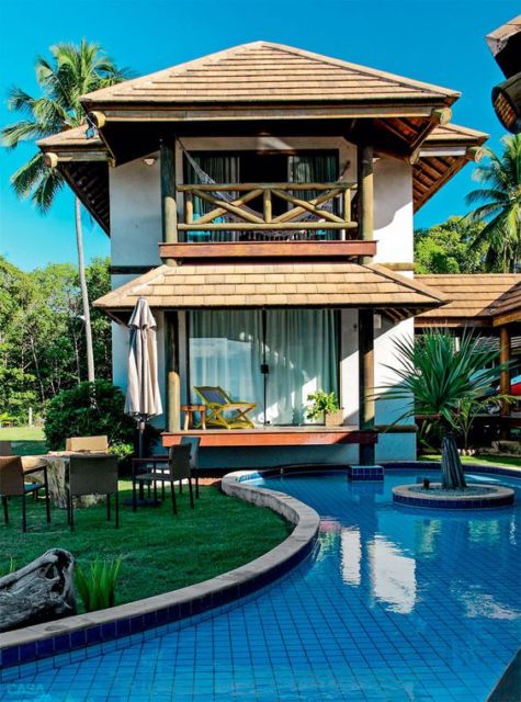 Casas de praia: Fachada com grama