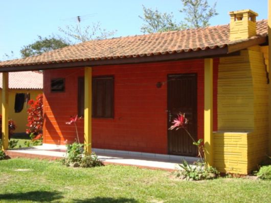 Casas de praia: Fachada simples vermelha