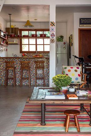 Casas de praia: Decoração simples com banquetas