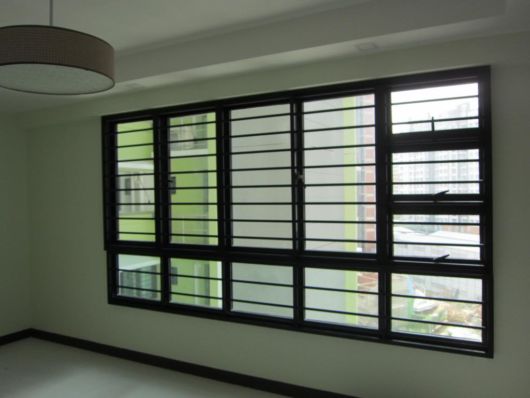 Janela para cozinha com grade preta
