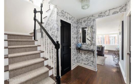 Apartamento duplex: Decoração preta e branca