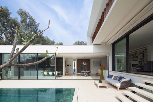 Casas com piscina: modelo em l branca
