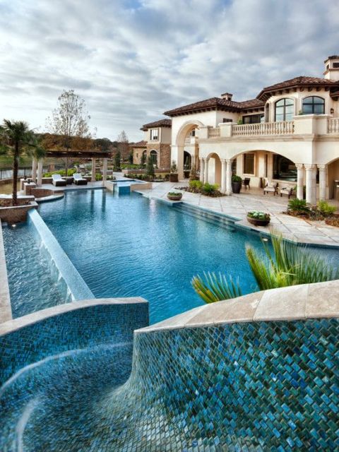 Casas com piscina: casa de luxo com 2 andares