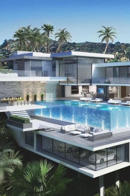 Casas com piscina: casa de luxo com paredes de vidro
