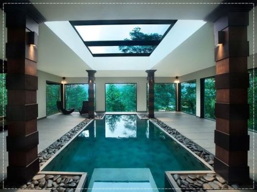 Casas com piscina: piscina coberta