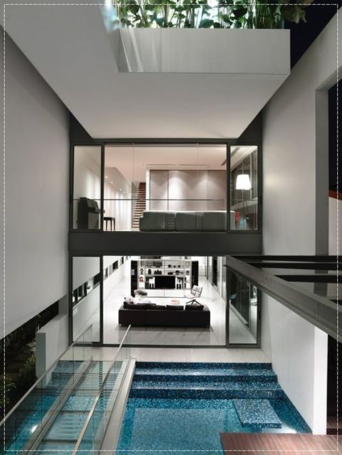 Casas com piscina: piscina com escada coberta