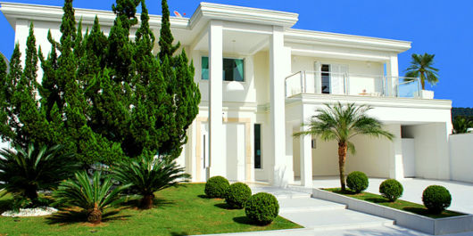 Casas de luxo: Com jardim