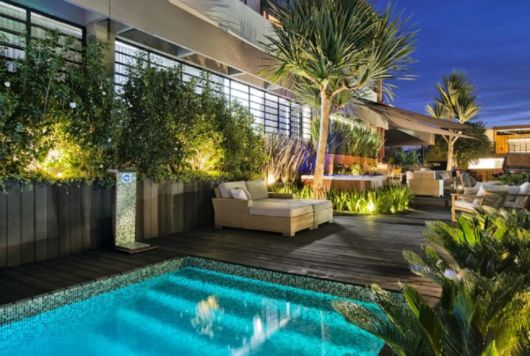 Casas de luxo: Com jardim