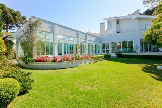 Casas de luxo: Com jardim