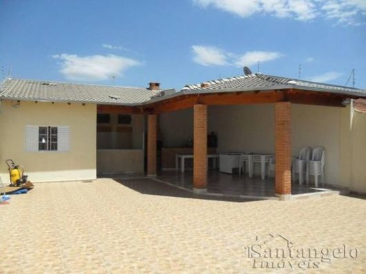 Casas em L: Simples com área de lazer